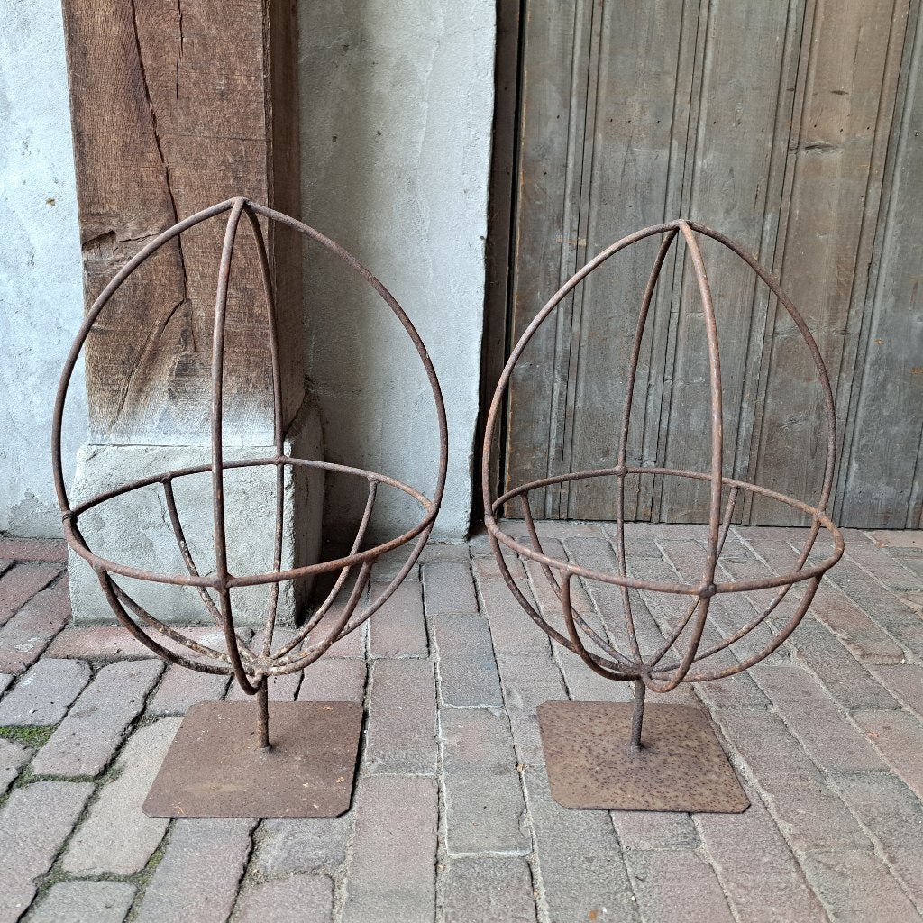 1x Metalen staander ornament bol op statief roest *Etage3*, Gebruikt, ., Ophalen of Verzenden, .