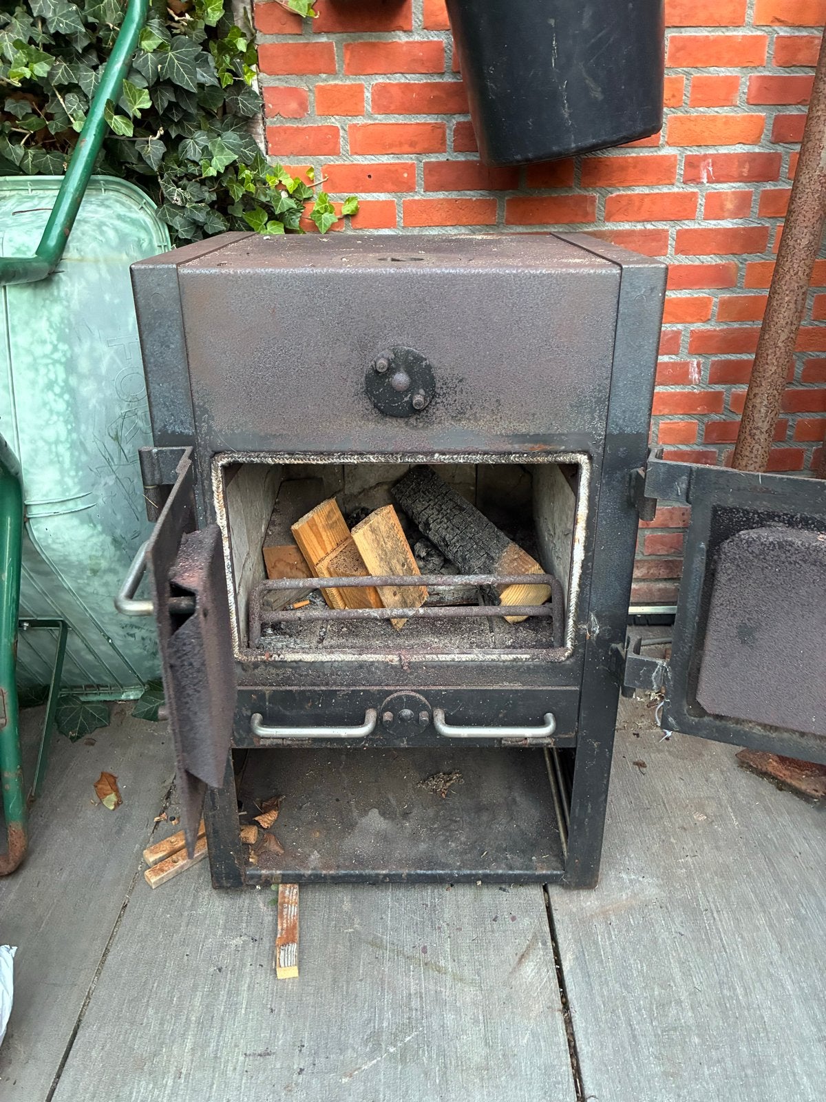 Robuuste Houtkachel - Perfect voor Buiten of Werkplaats, Huis en Inrichting, Gebruikt, Houtkachel, Ophalen of Verzenden, Vrijstaand