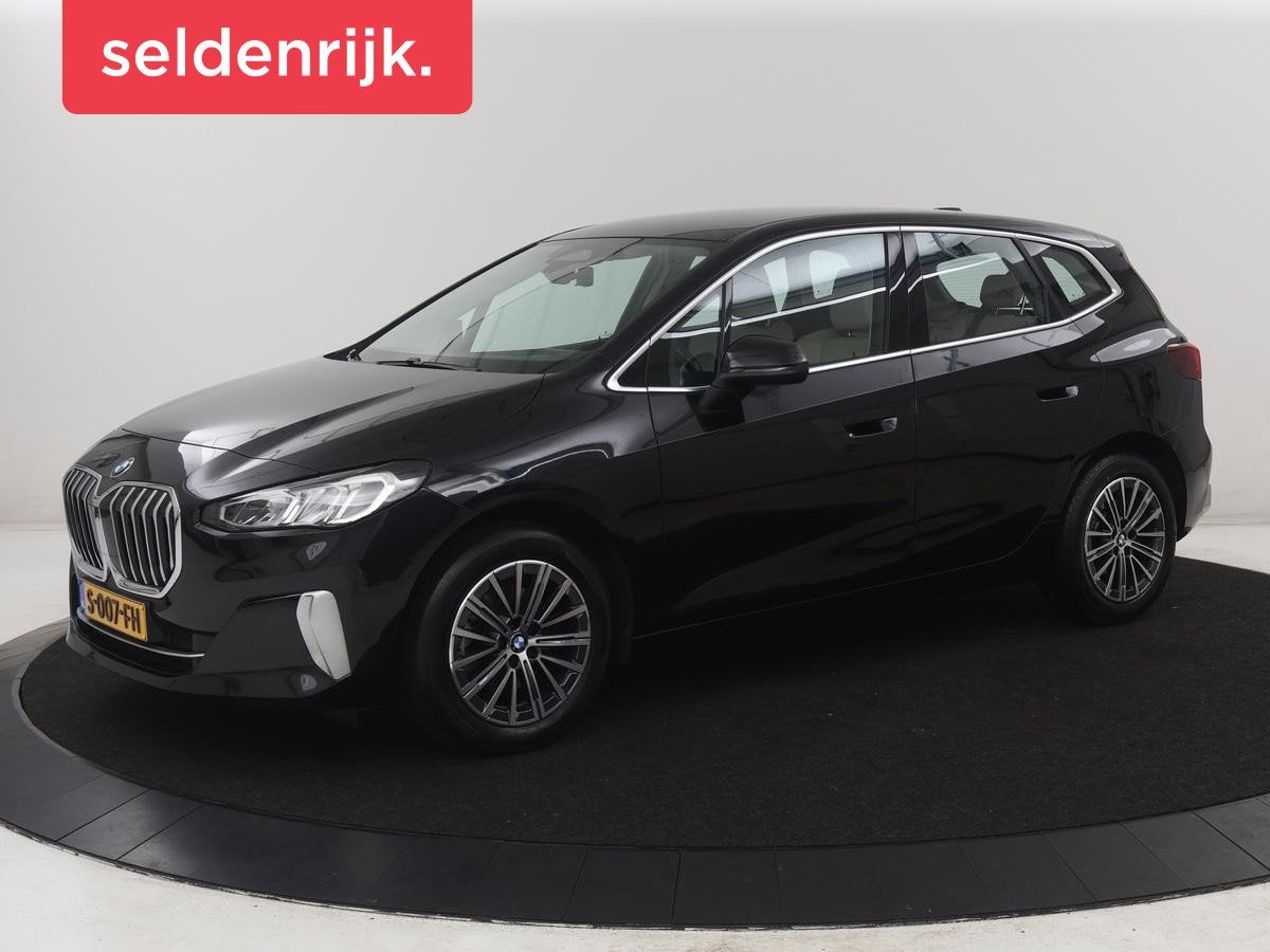 BMW 2-serie Active Tourer 220i | Leder | Cruise control | Na, Auto's, Gebruikt, Euro 6, Zwart, Origineel Nederlands