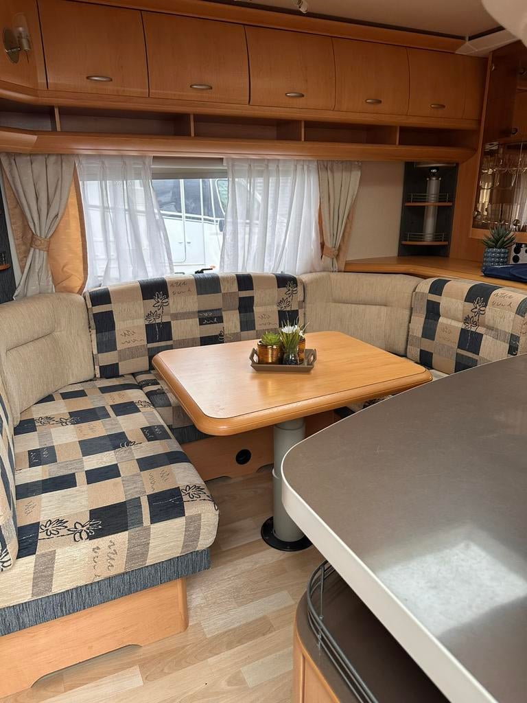 Te koop: Hobby De Luxe 560 KMFe 2011– (6 personen), Caravans en Kamperen, Vast bed, Hobby, Treinzit, Particulier