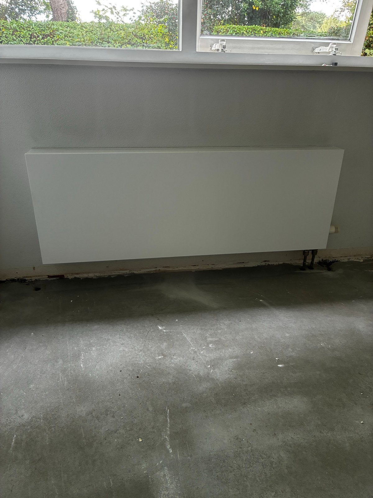 Moderne radiator merk Jaga, Ophalen, 30 tot 80 cm, Radiator, 150 cm of meer