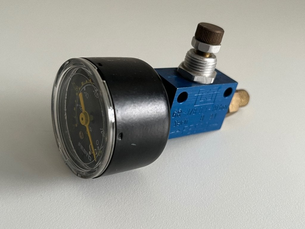 Festo GR 1/8 snelheidregelventiel (0,1-10 bar) + vacuummeter, Minder dan 25 liter, Ophalen of Verzenden, Gebruikt, 200 tot 400 liter/min