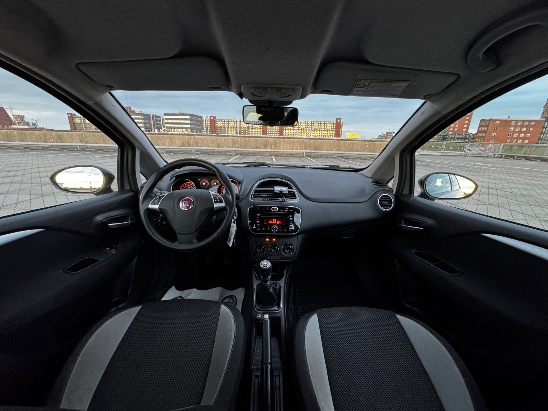 Fiat Punto Evo 0.9 TwinAir Easy AIRCO CRUISE TREKHAAK NAP, Auto's, Fiat, Voorwielaandrijving, Gebruikt, Zwart, 49 €/maand