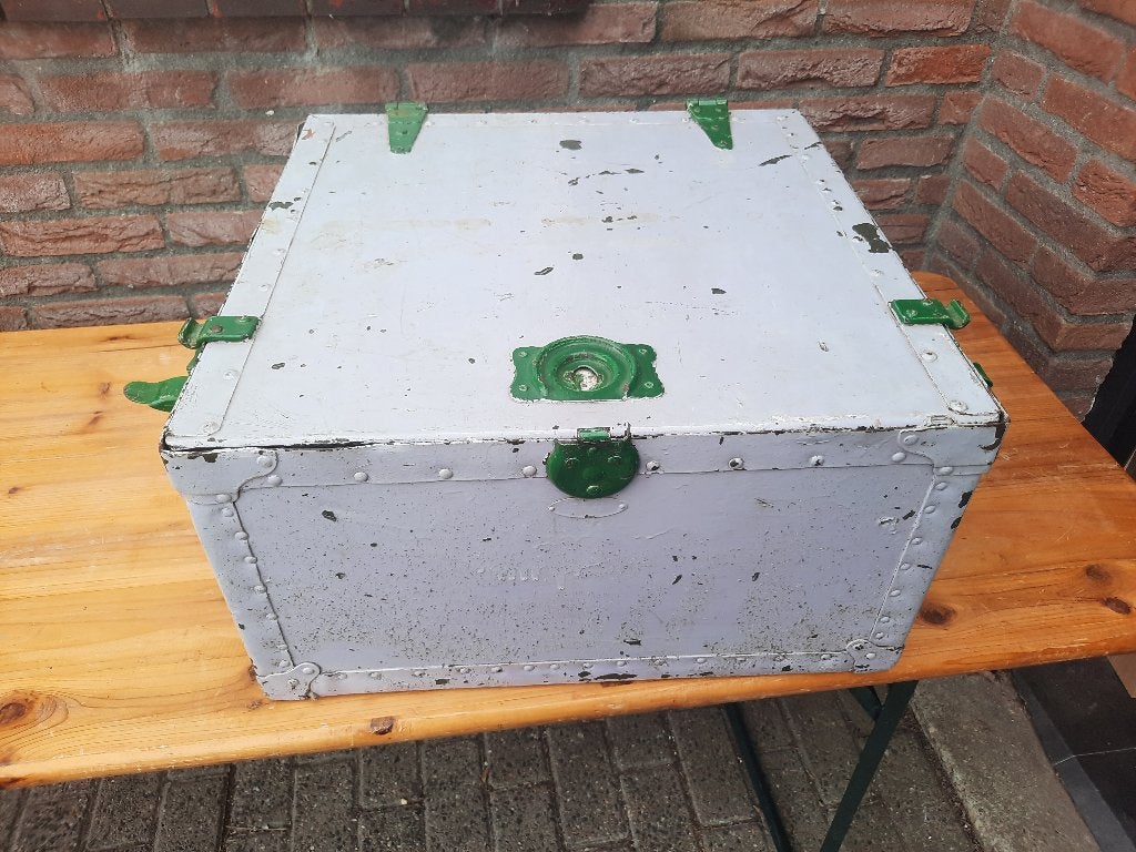 vintage Grote opbergkist,kist met sluitingen en handgrepen, Ophalen, Gebruikt, -, 50 tot 75 cm