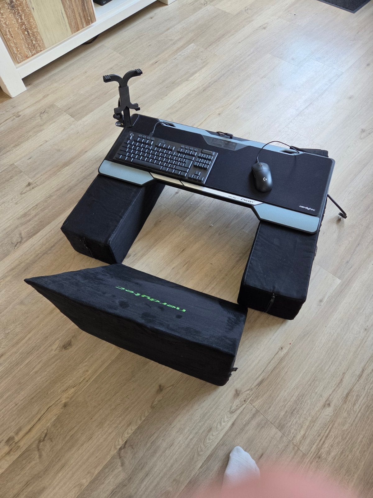 Nerdytec Couchmaster met Logitech G Pro X en G915, Computers en Software, Ophalen, Zo goed als nieuw