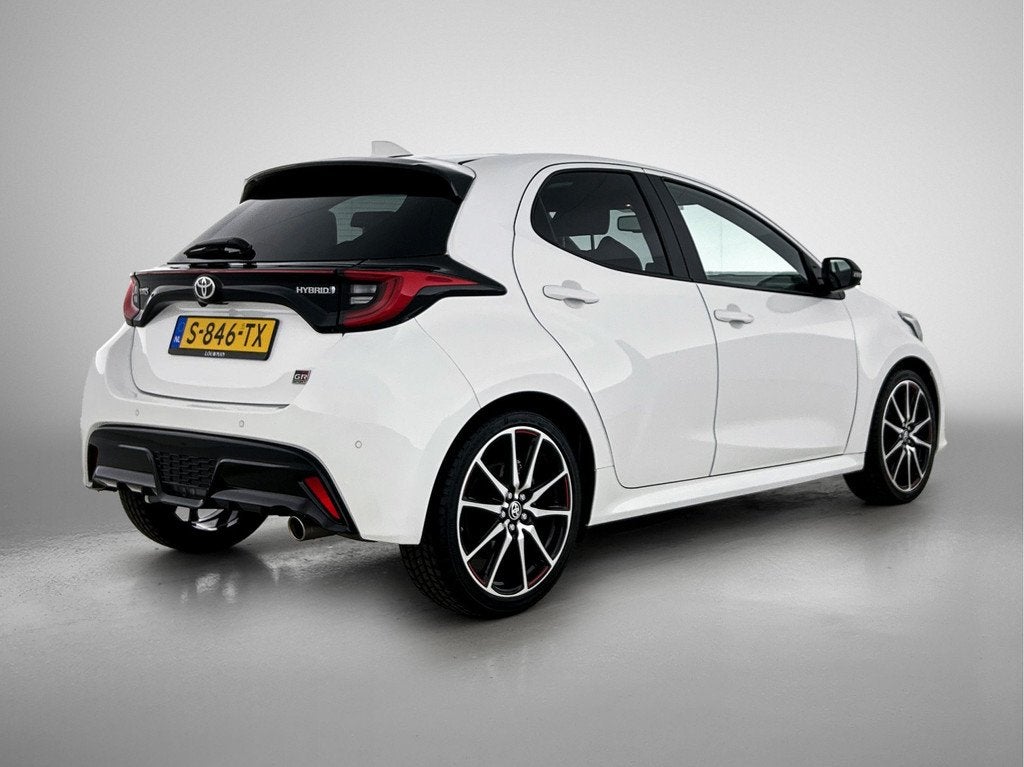 Toyota Yaris 1.5 Hybrid GR Sport Premium Pack | BTW Voertuig, Auto's, 12 maanden, Gebruikt, Bedrijf, Hybride Elektrisch/Benzine