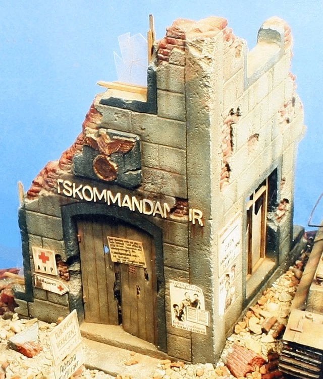 H-642,VERLINDEN 1-35,NO,102,Ruined Ortskommandantur, Ophalen of Verzenden, Nieuw, 1:35 tot 1:50