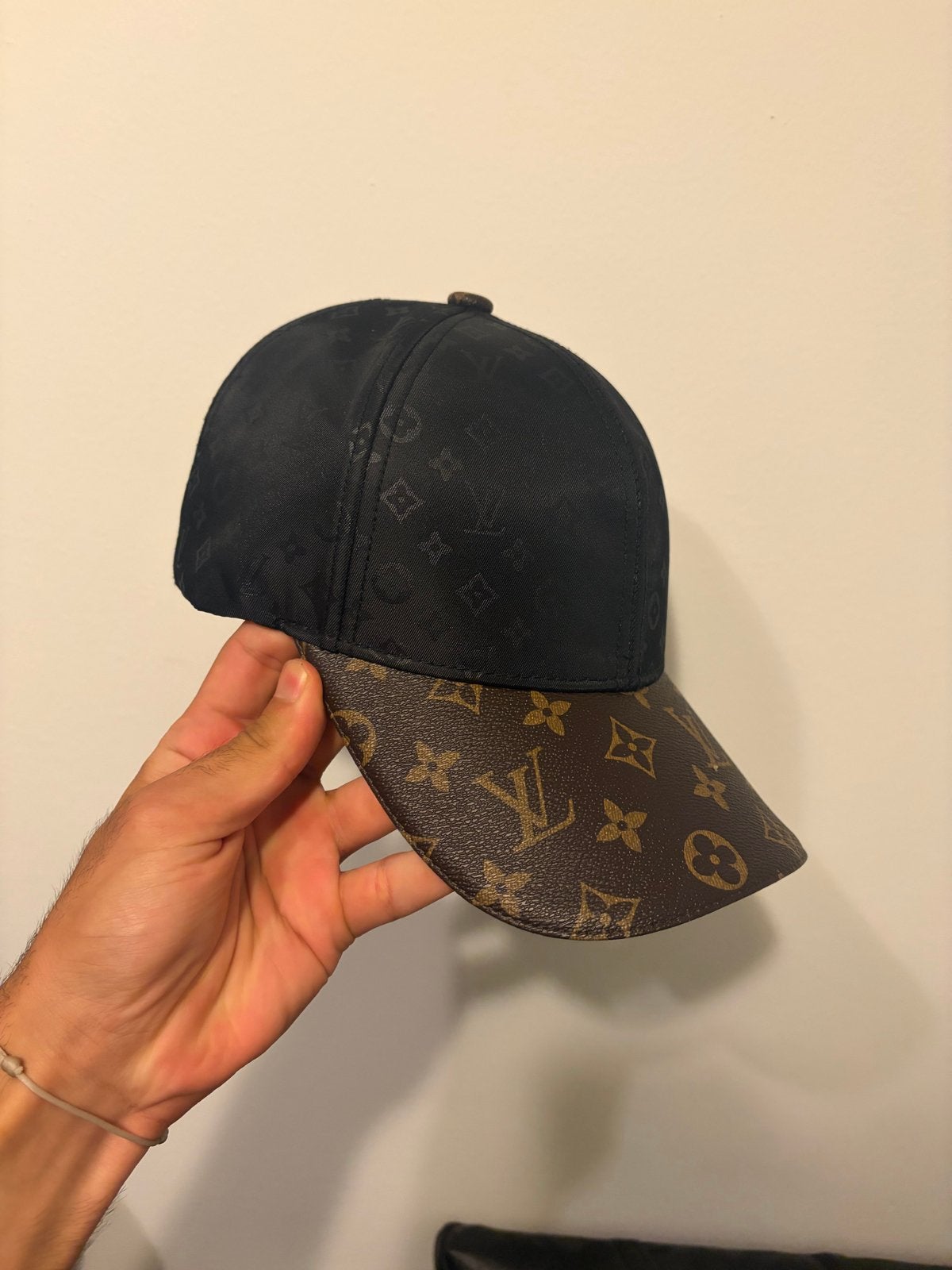 Louis Vuitton Pet - Zwart met Monogram Klep, Ophalen of Verzenden, Zo goed als nieuw, Jongetje of Meisje, Pet