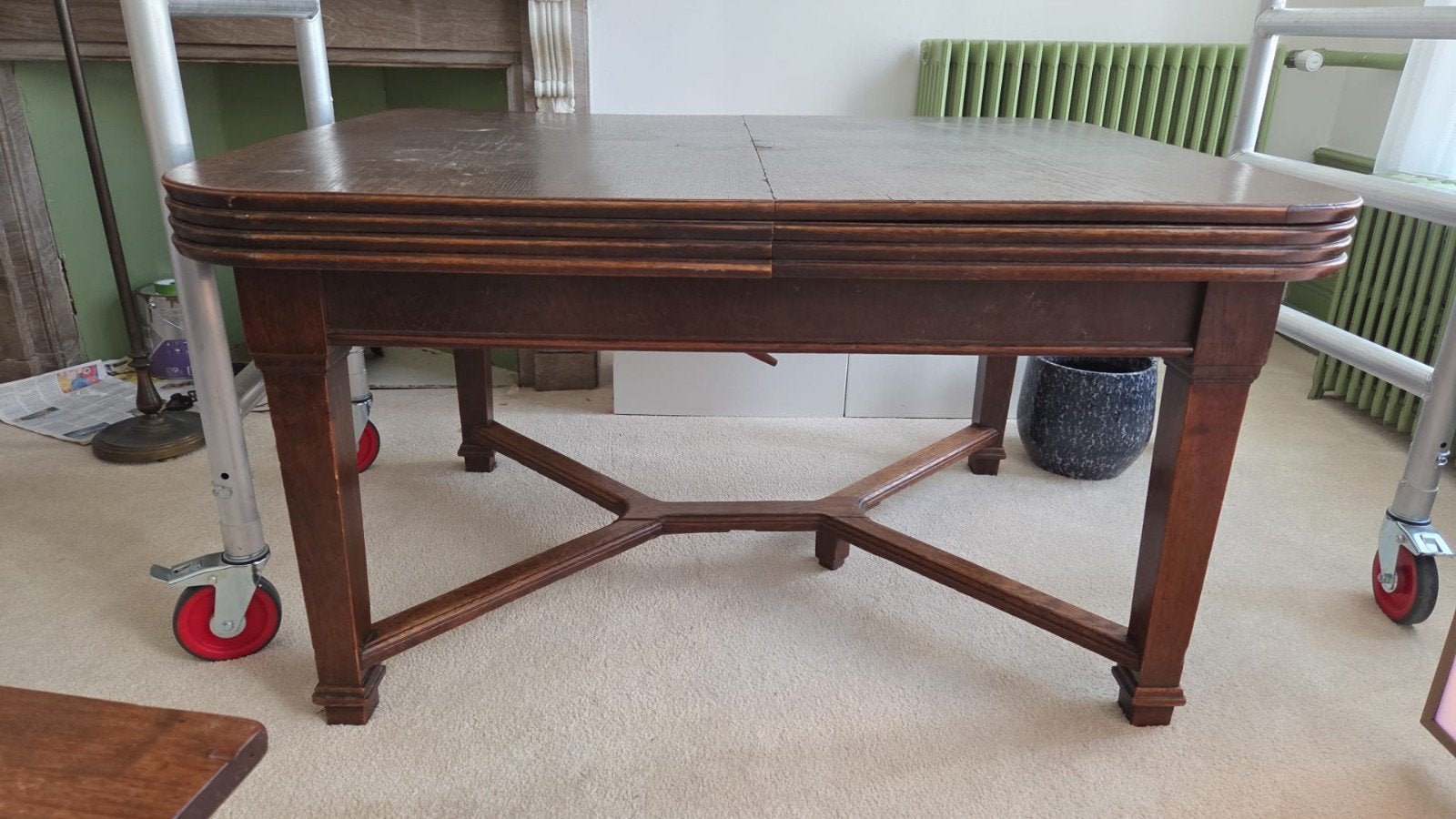 Antieke uitschuifbare eettafel van donker hout, Antiek en Kunst, Antiek | Meubels | Tafels, Ophalen