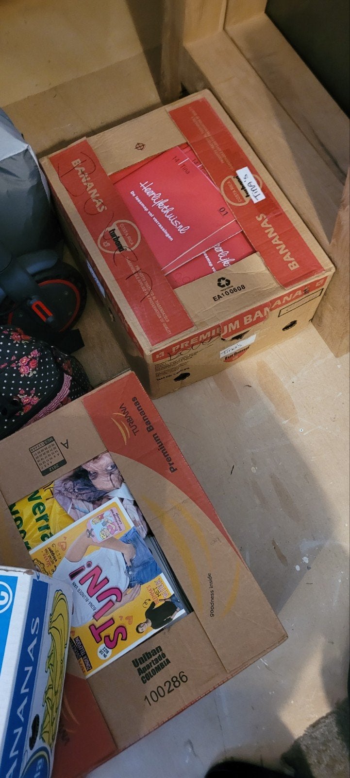 2 bananen dozen vol oude tina's, Diversen, Ophalen