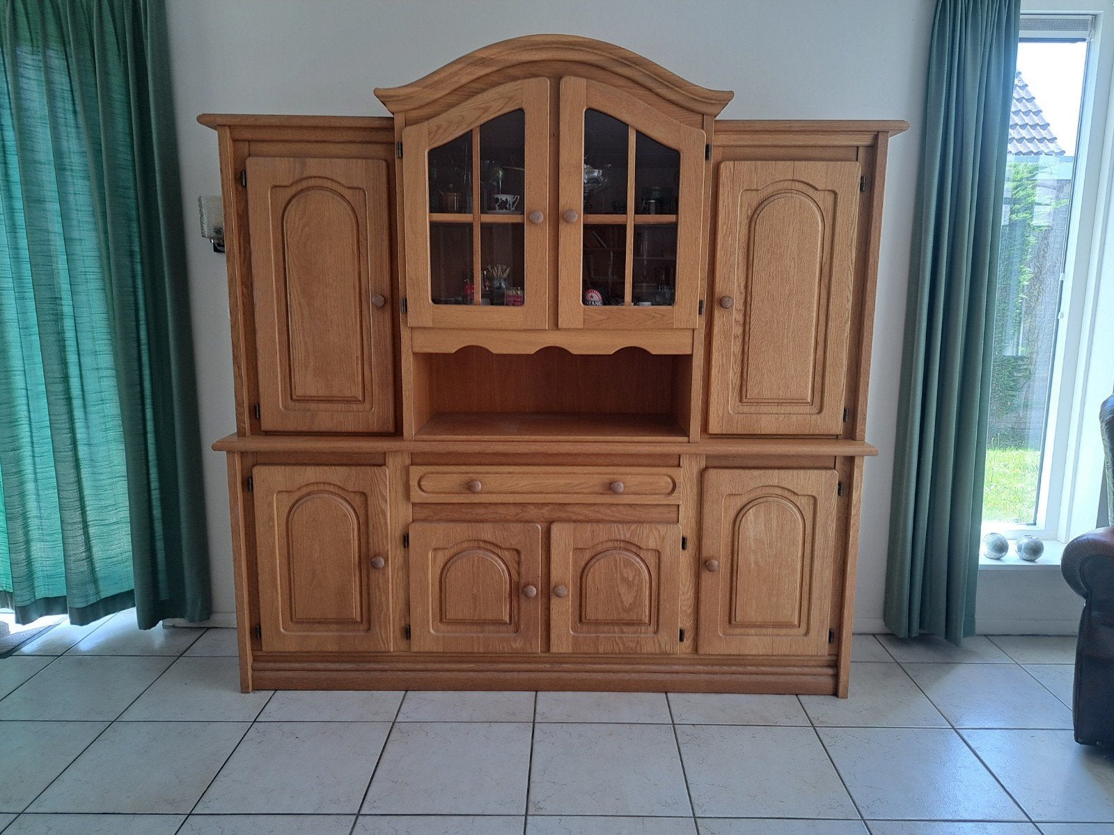 Eikenhouten buffetkast met vitrine en opbergruimte, Ophalen, Gebruikt, Met deur(en), Klassiek