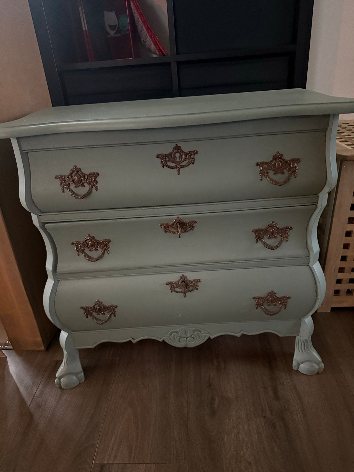 Vintage ladekastje in zachtgroen met sierlijke handgrepen, Ophalen