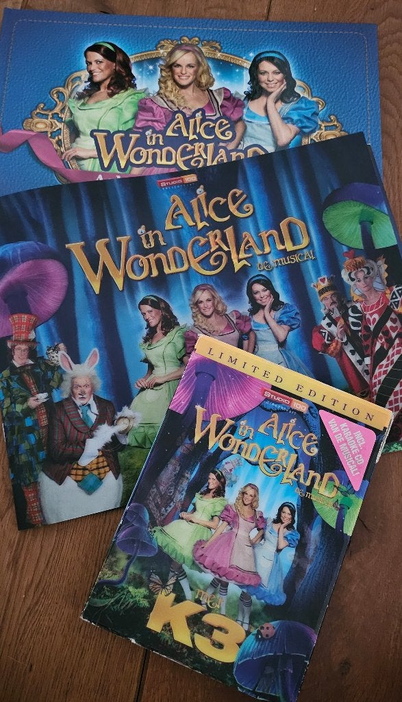 K3 Alice in wonderland SET- 2 boek/ 1 dvd, Verzamelen, Ophalen, Zo goed als nieuw, Boek, Tijdschrift of Artikel