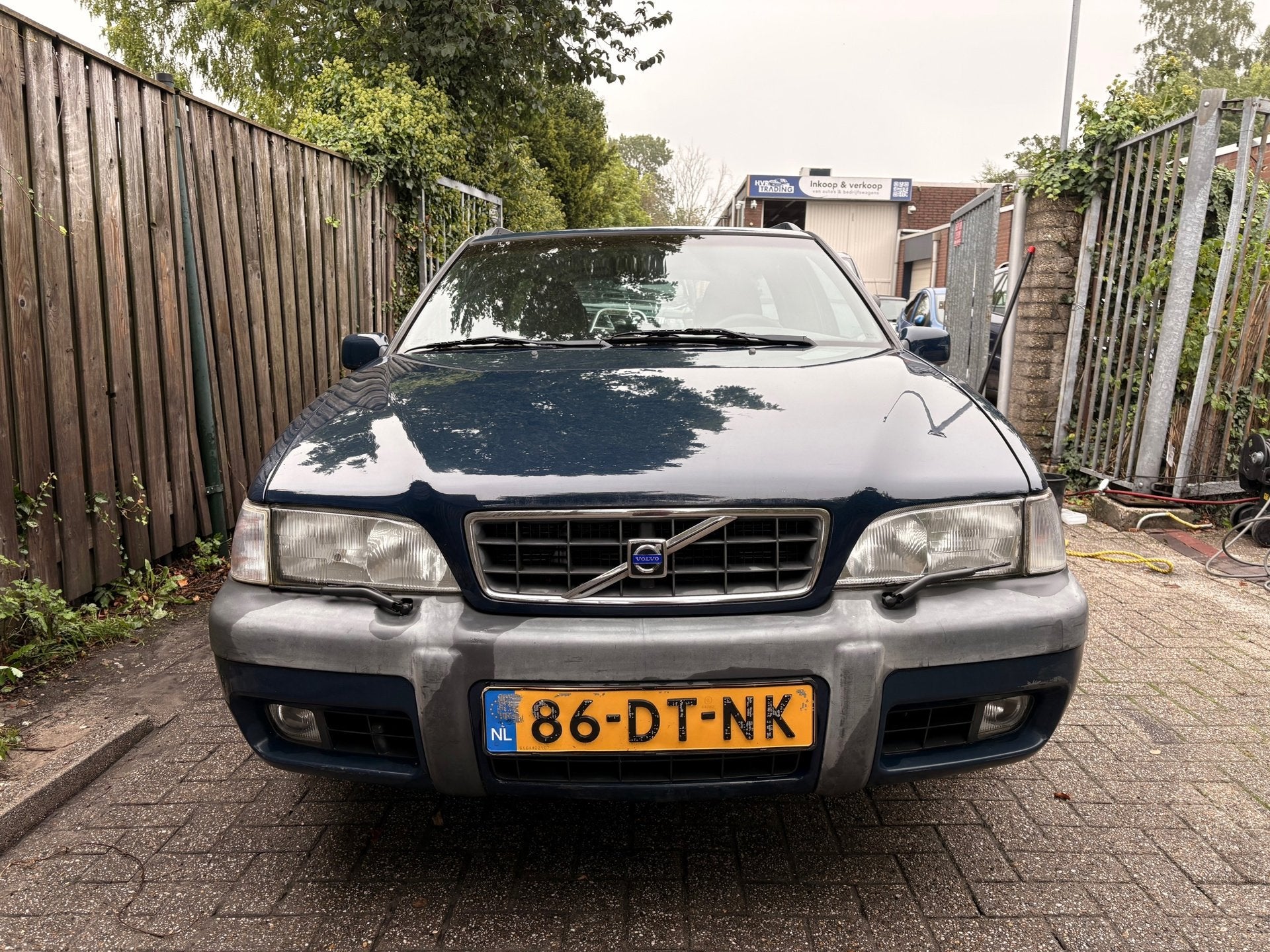 Volvo V70 XC 2.4 T AWD Comfort - automaat - airco - leder, Gebruikt, Blauw, 2435 cc, 1600 kg