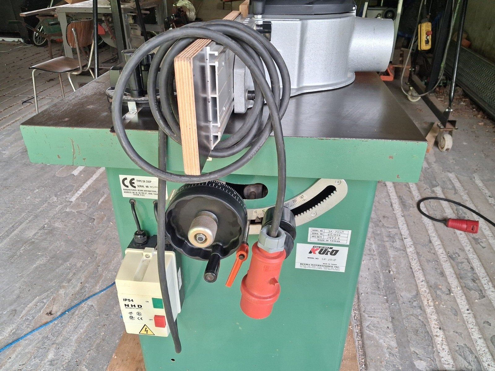 Robuuste Freesmachine KUFO met diverse frezen as 30 400 volt, Ophalen, Kuro, Zo goed als nieuw, Bovenfrees