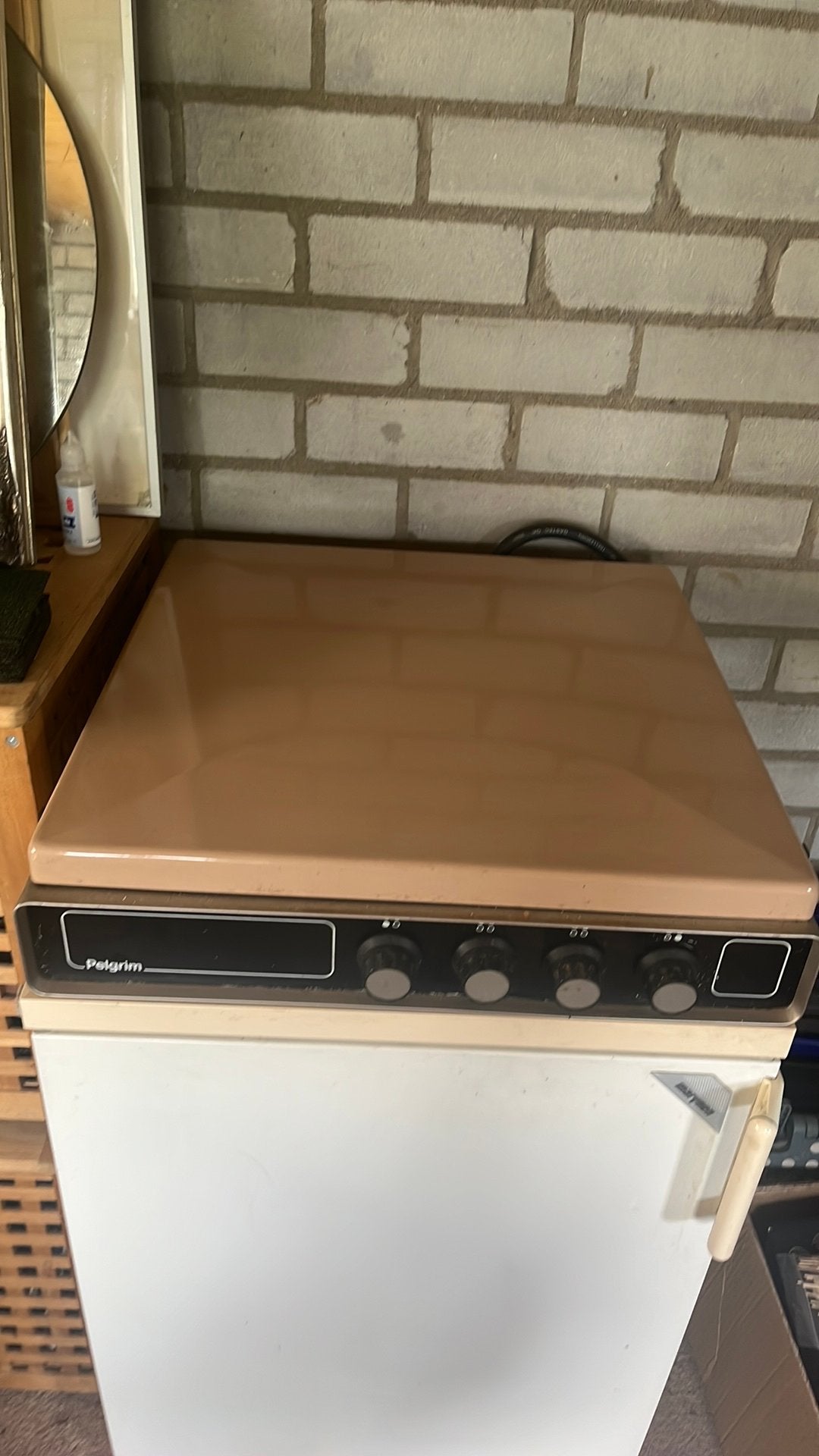 Retro gasfornuis. Beige en bruin. Pelgrim, Ophalen