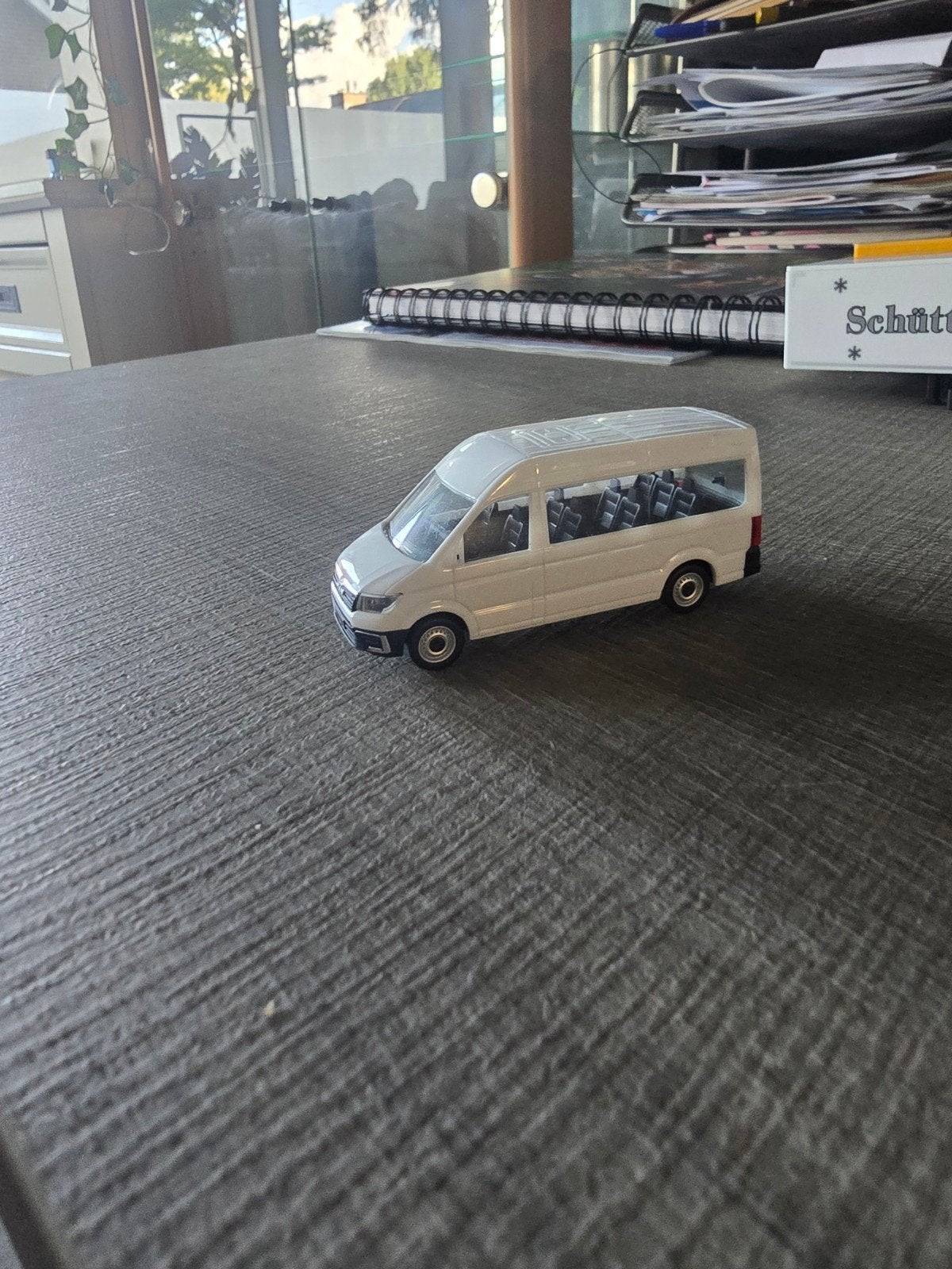 1620 vw crafter personen busje nr2, Ophalen of Verzenden, Zo goed als nieuw, Bus of Vrachtwagen, Herpa