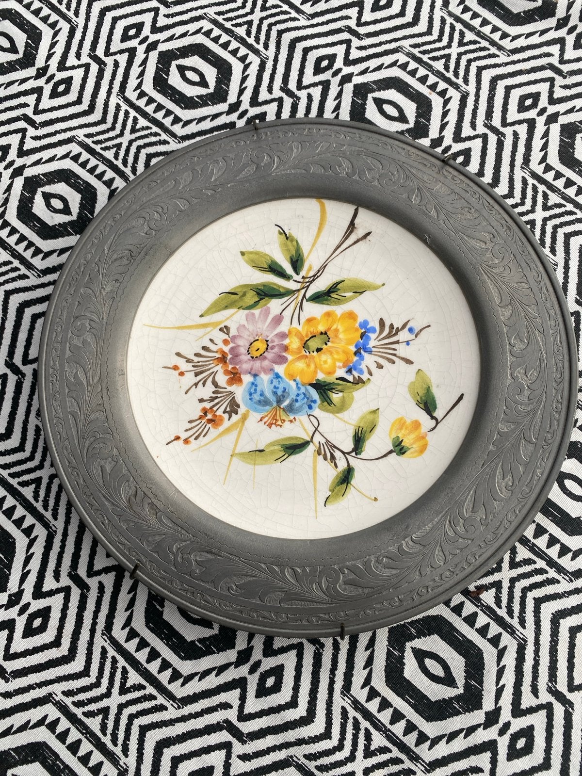 Vintage Handgeschilderd Bord met Bloemen en Tin Rand, Ophalen of Verzenden