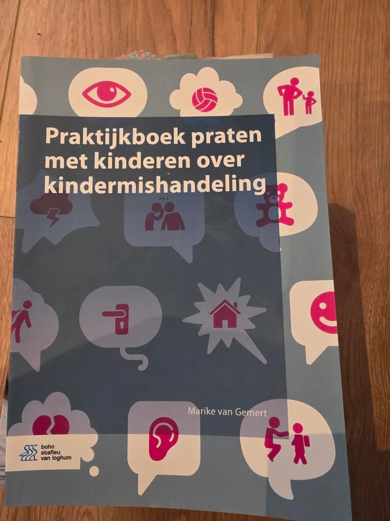 Praktijkboek praten met kinderen over kindermishandeling, Boeken, Ophalen of Verzenden, Zo goed als nieuw, Marike van Gemert