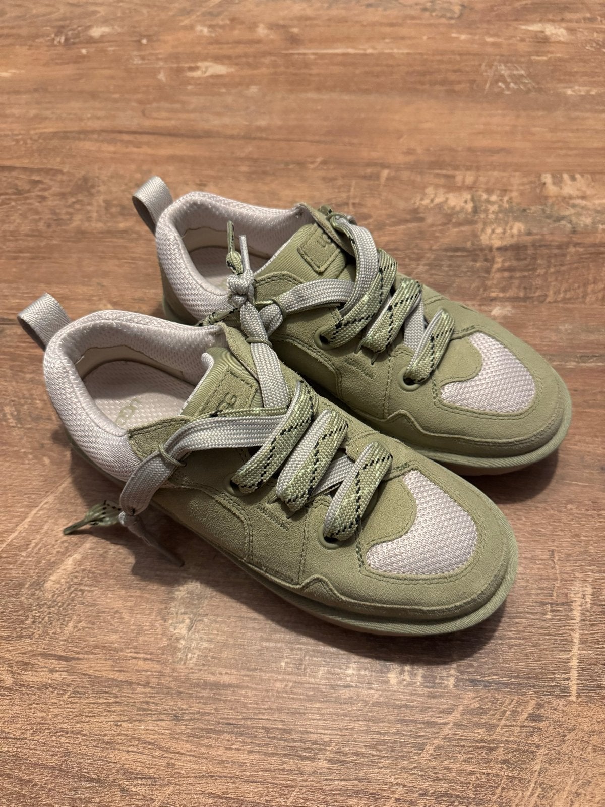 Uggs sneakers groen - Maat 40, Ophalen of Verzenden, Zo goed als nieuw, Groen, Sneakers of Gympen