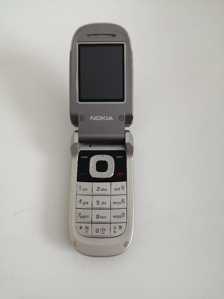 MOET NU WEG!!! VINTAGE NOKIA 2760 FLIP PHONE KLAPTELEFOON, Ophalen of Verzenden, Gebruikt
