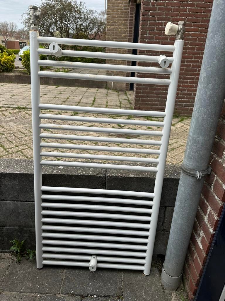 Badkamer radiator, Doe-het-zelf en Verbouw, Verwarming en Radiatoren, Ophalen, Gebruikt, Radiator, 60 tot 150 cm