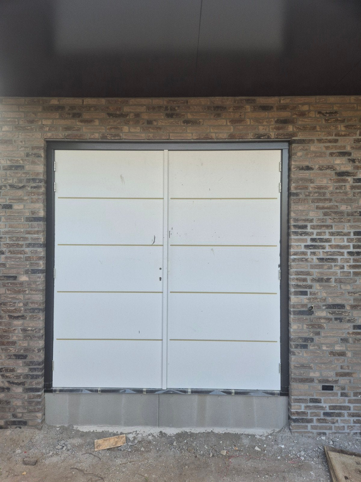 Nieuwe dubbele garagedeur met loopdeur en RVS details, Ophalen, 120 cm of meer, 215 cm of meer, Garagedeur