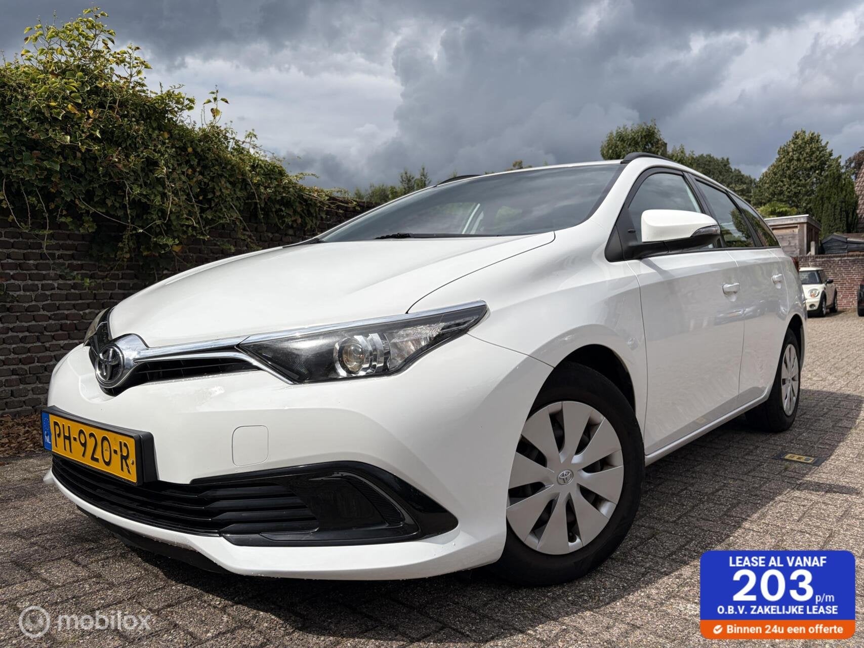 Toyota Auris 1.3 Now Navigatie / Climate control / 89.000km!, Auto's, Toyota, Voorwielaandrijving, Gebruikt, 4 cilinders, Start-stop-systeem