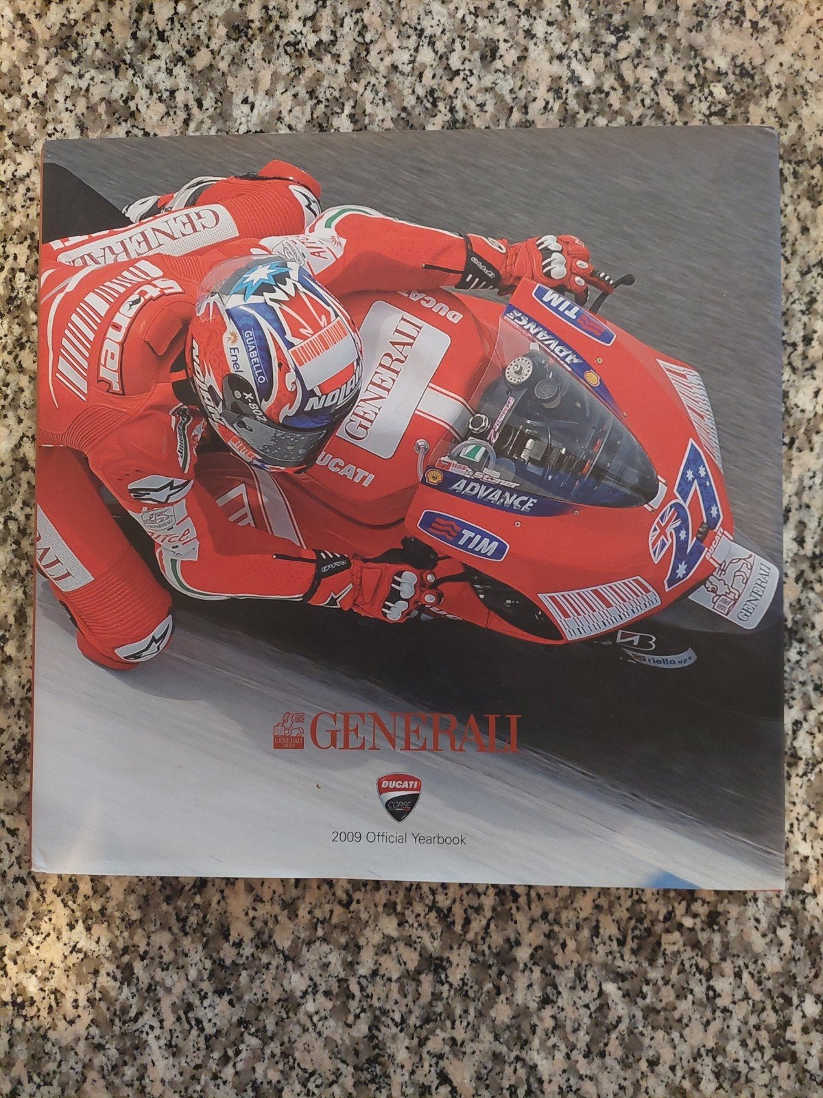 GENERALI: DUCATI 2009 OFFICIAL YEARBOOK., Ophalen of Verzenden, Zo goed als nieuw, Motoren