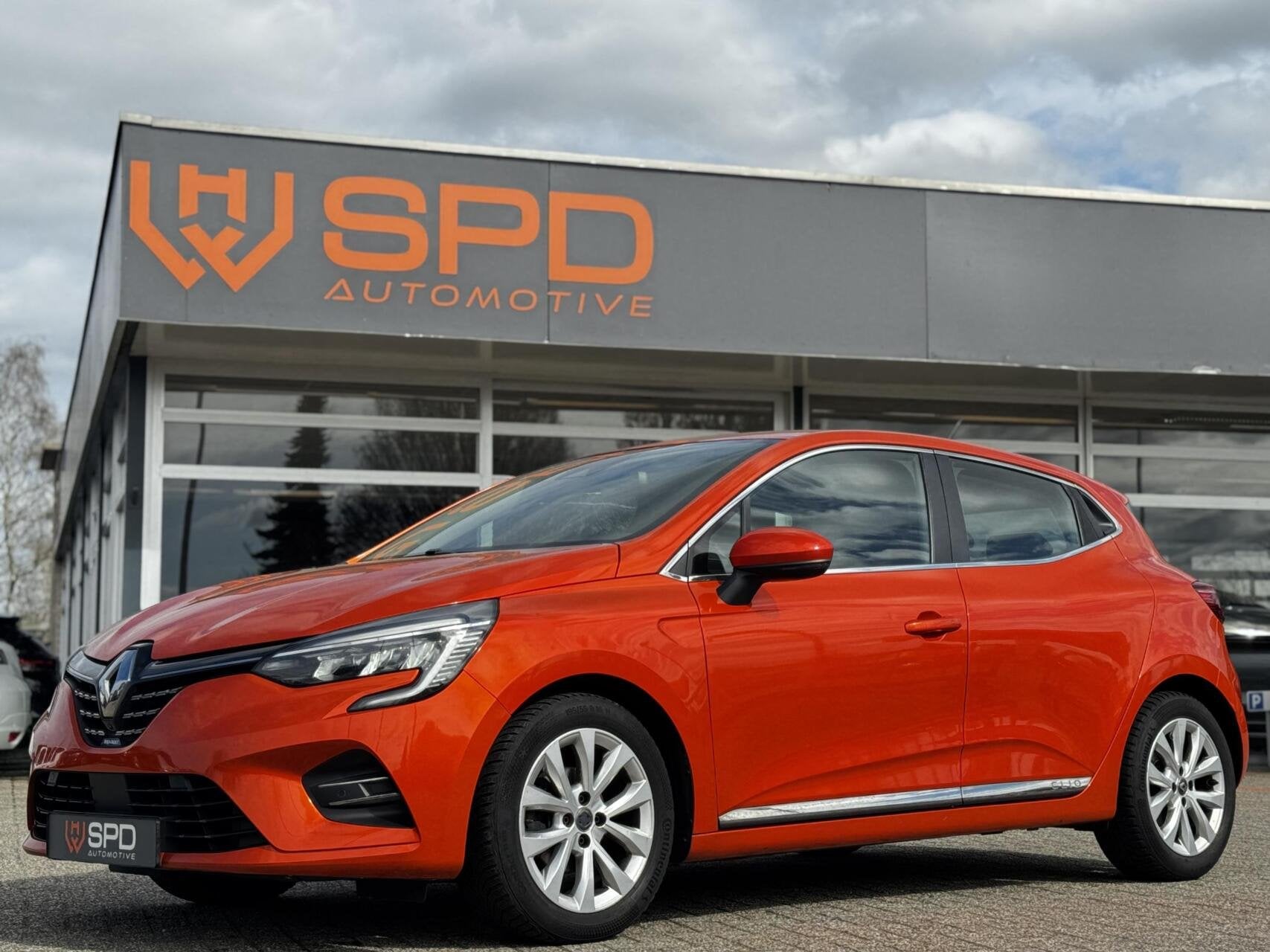 Renault Clio 1.0 TCe Intens|Carplay|Cam|Climate|Keyless|LED, Voorwielaandrijving, Gebruikt, Overige kleuren, Leder en Stof