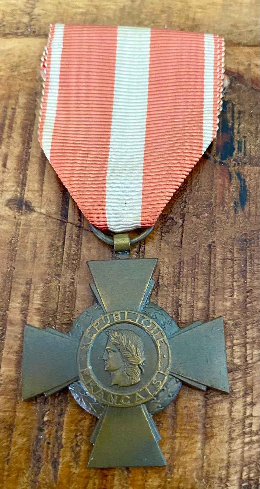 Franse medaille Kruis voor Militaire Heldhaftigheid., Verzamelen, Verzenden, Landmacht, Overige gebieden, Lintje, Medaille of Wings