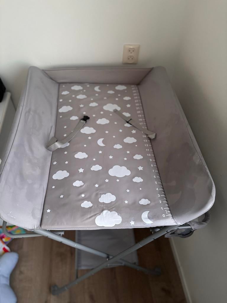 Aankleedtafel met badje en opbergruimte, Overige merken, Gebruikt, Aankleedkussen, Ophalen of Verzenden