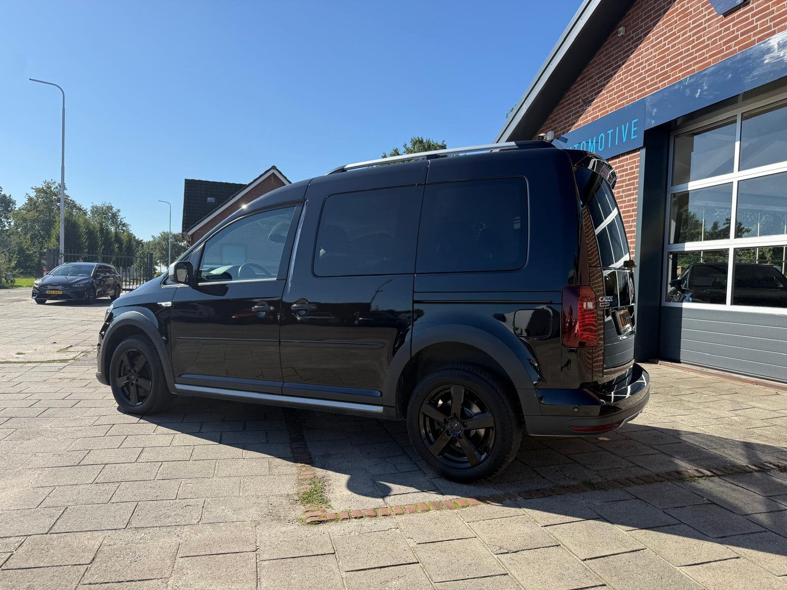 Volkswagen Caddy 1.4 TSI 131PK Alltrack DSG Automaat UNIEK |, Dealer onderhouden, Gebruikt, 4 cilinders, Zwart