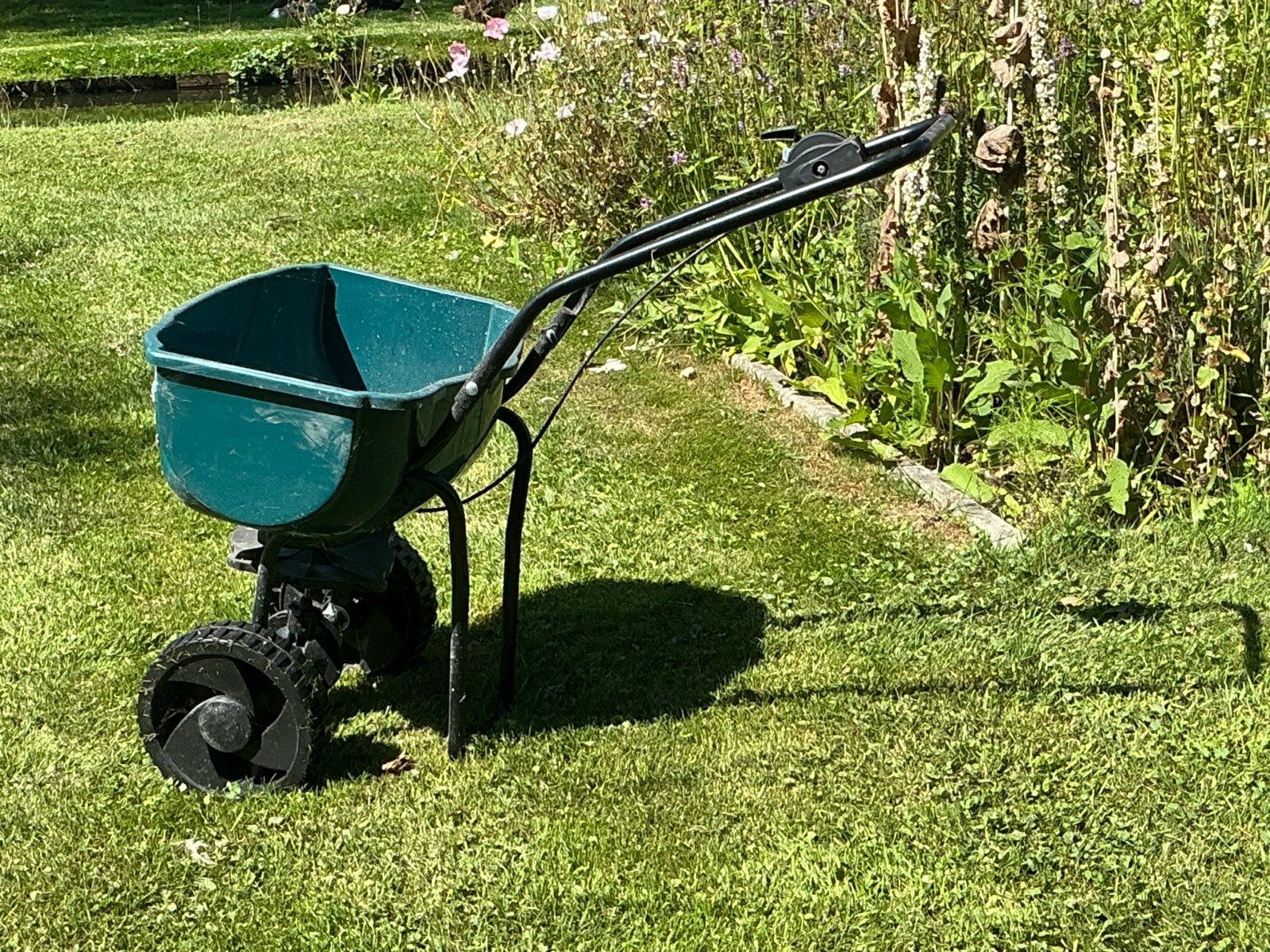 Handmatige kunstmeststrooier voor tuin en gazon, instelbaar, Ophalen, Zo goed als nieuw