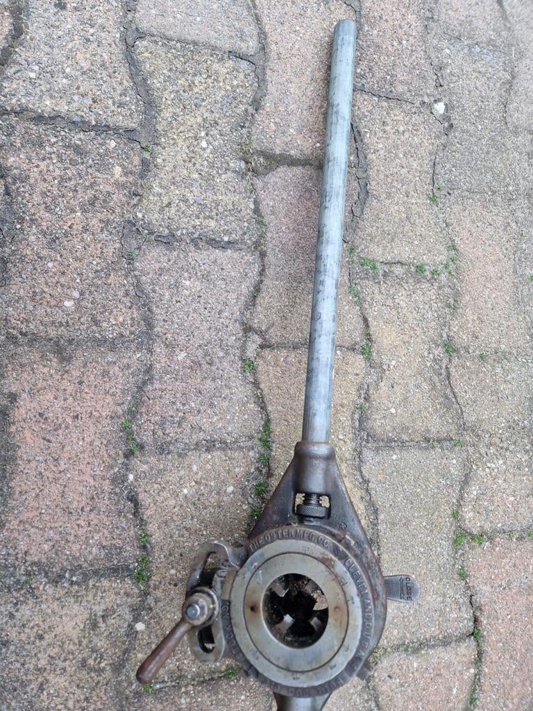 Oster Mfg Co Bulldog pijpsnijder, Ophalen of Verzenden