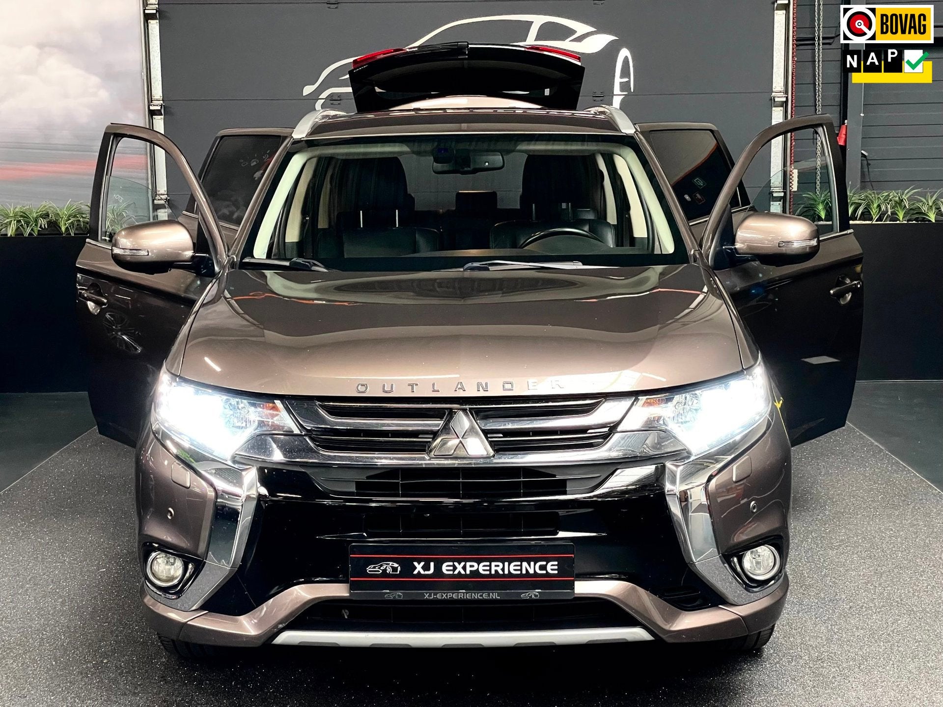 Mitsubishi Outlander 2.0 PHEV Executive Edition NAP*FACELIFT, 1998 cc, 4 cilinders, Bruin, 1820 kg
