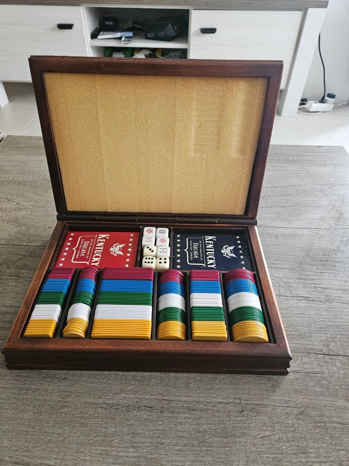 Vintage Grimaud Poker Set met Chips, Kaarten en Dobbelstenen, Drie of vier spelers, Ophalen of Verzenden, Zo goed als nieuw, Grimaud