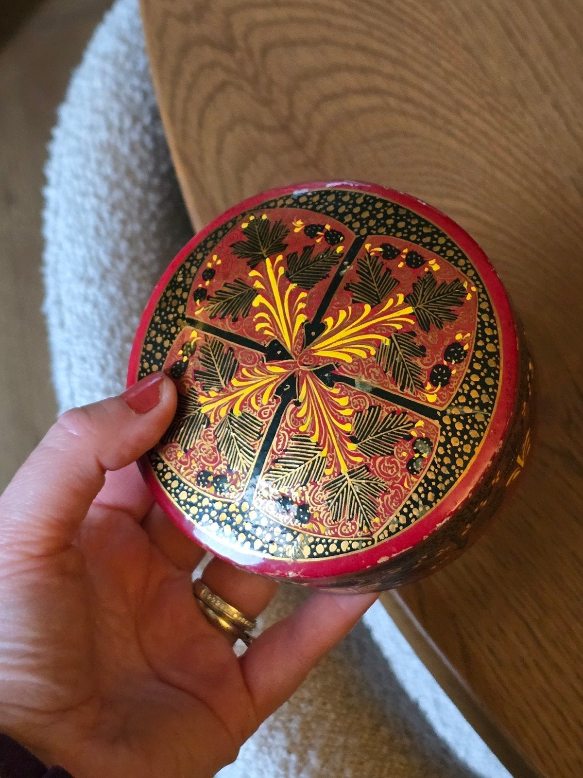 Handgemaakt Indiaas Doosje - Rood met Gouden Patroon, Antiek en Kunst, Verzenden