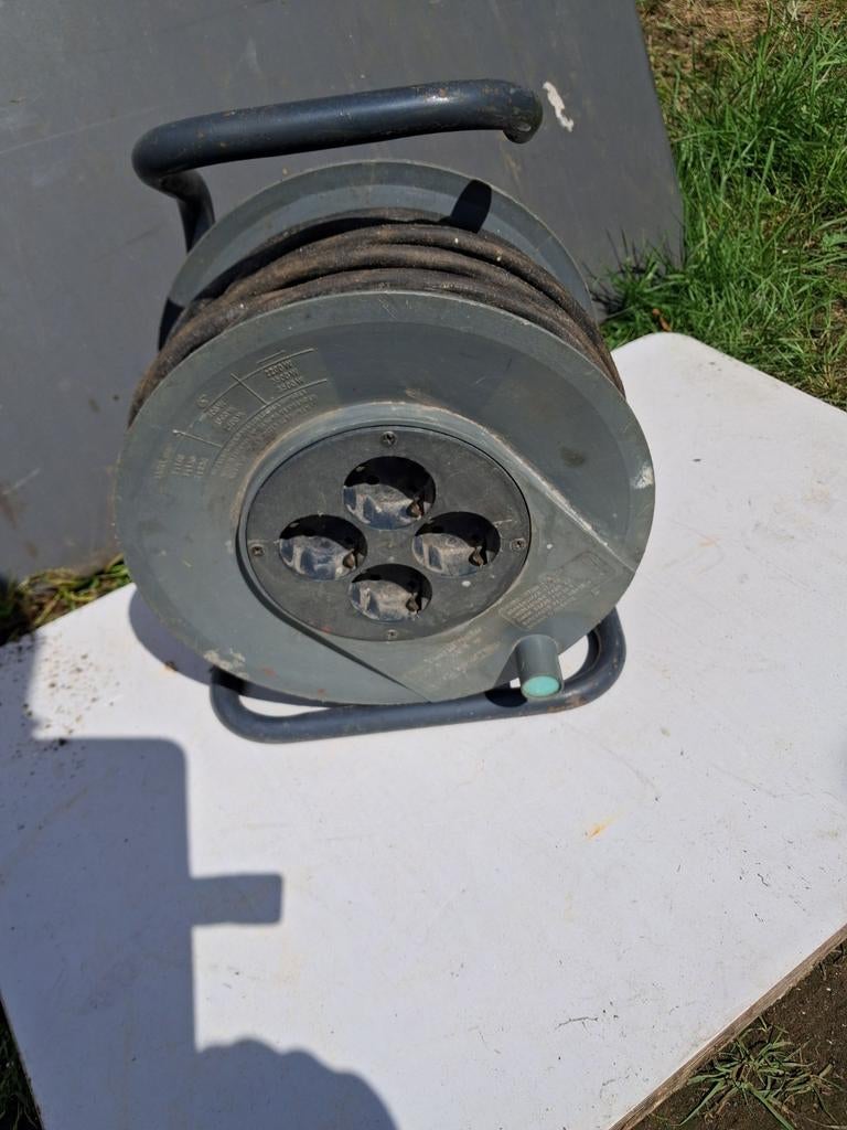 Stalen kabelhaspel 30m met 4 stopcontacten, Ophalen, Gebruikt, Kabel of Snoer