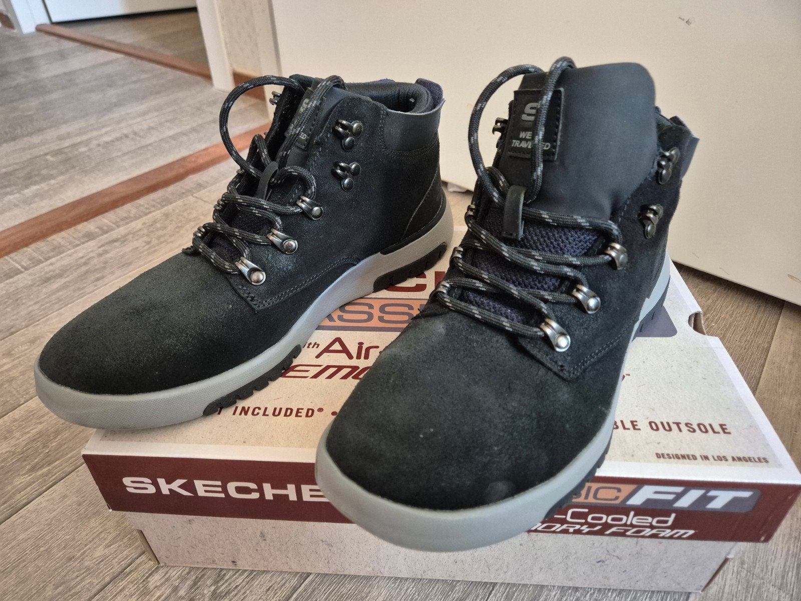 Skechers Classic Fit Air-Cooled Memory Foam - Maat 42, Ophalen of Verzenden, Nieuw, Sneakers of Gympen