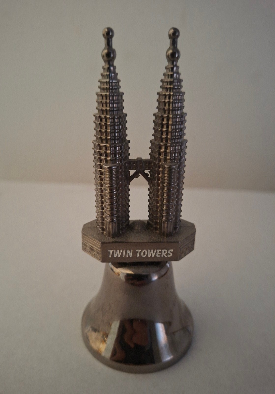 Twin Towers tafelbel - Souvenir Kuala Lumpur, Verzenden, Zo goed als nieuw
