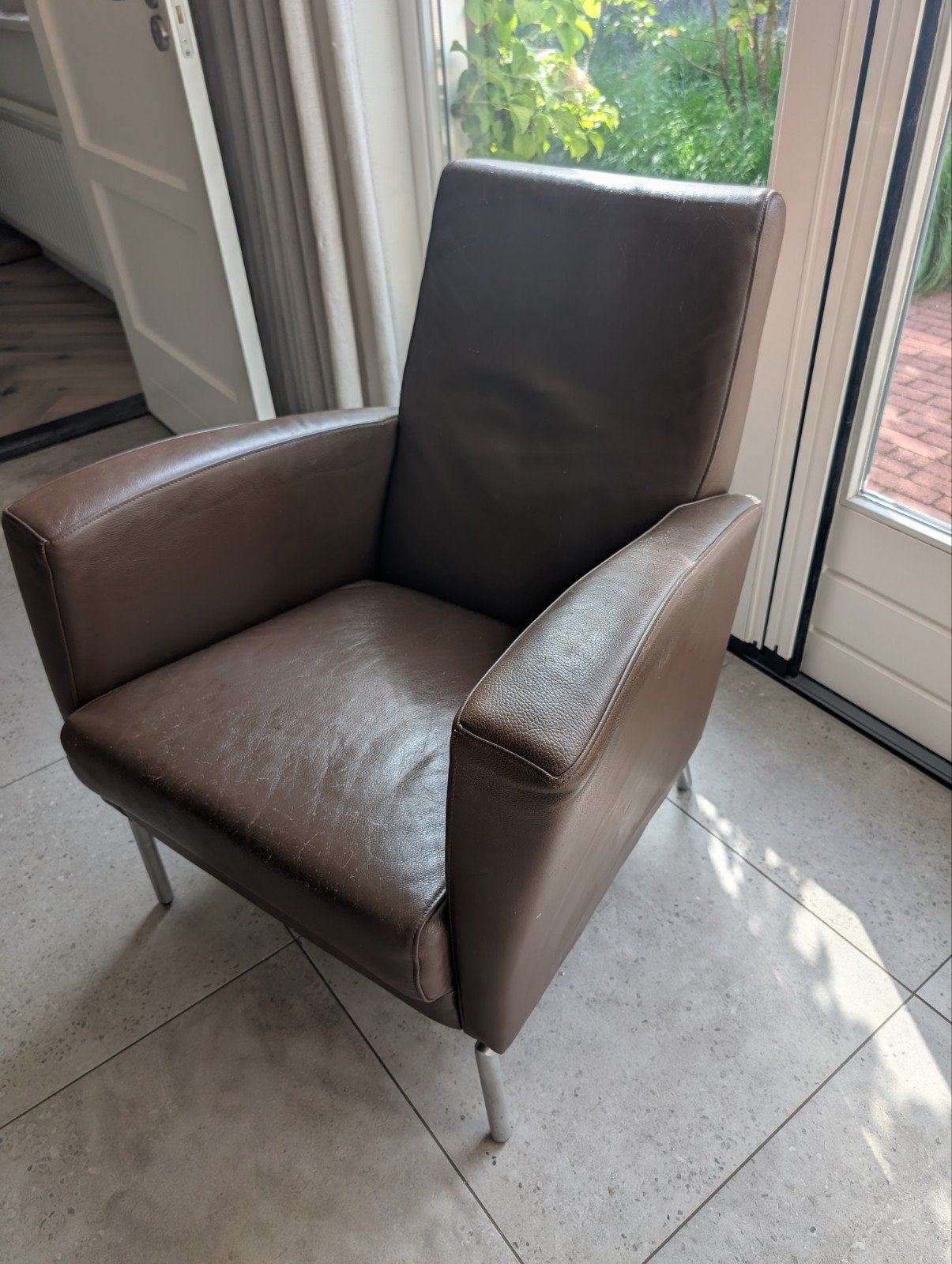 Donkerbruine leren fauteuil - Robuust met gebruikssporen, Huis en Inrichting, Fauteuils, Ophalen, Gebruikt, 75 tot 100 cm, Leer