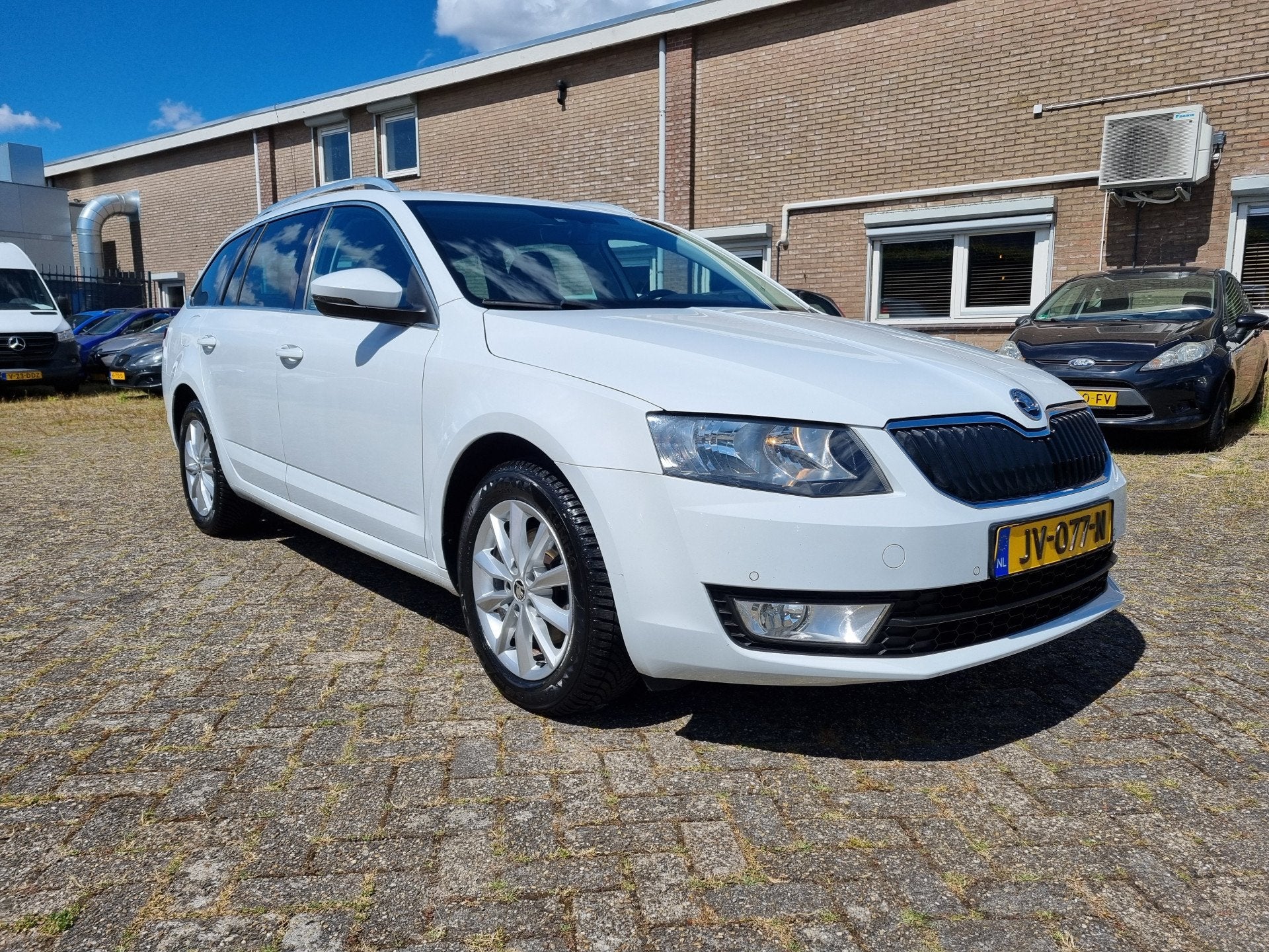 Skoda Octavia Combi 1.0 TSI Greentech Ambition Business ✅L, Auto's, Skoda, Gebruikt, Euro 6, Wit, 630 kg