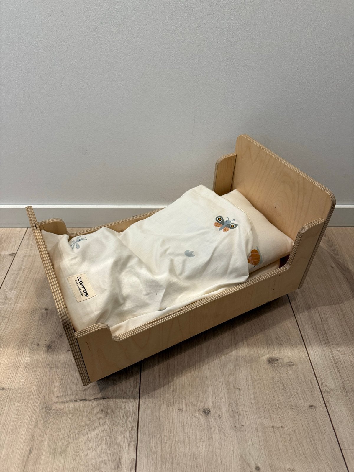 Handgemaakt poppenbed met beddengoed., Ophalen of Verzenden, Gebruikt, Toebehoren
