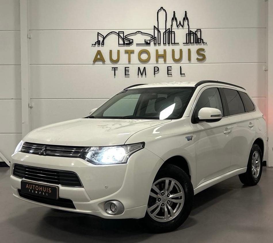 Mitsubishi Outlander 2.0 PHEV Business Edition Automaat Nap, Zwart, 4 cilinders, Leder en Stof, Wit