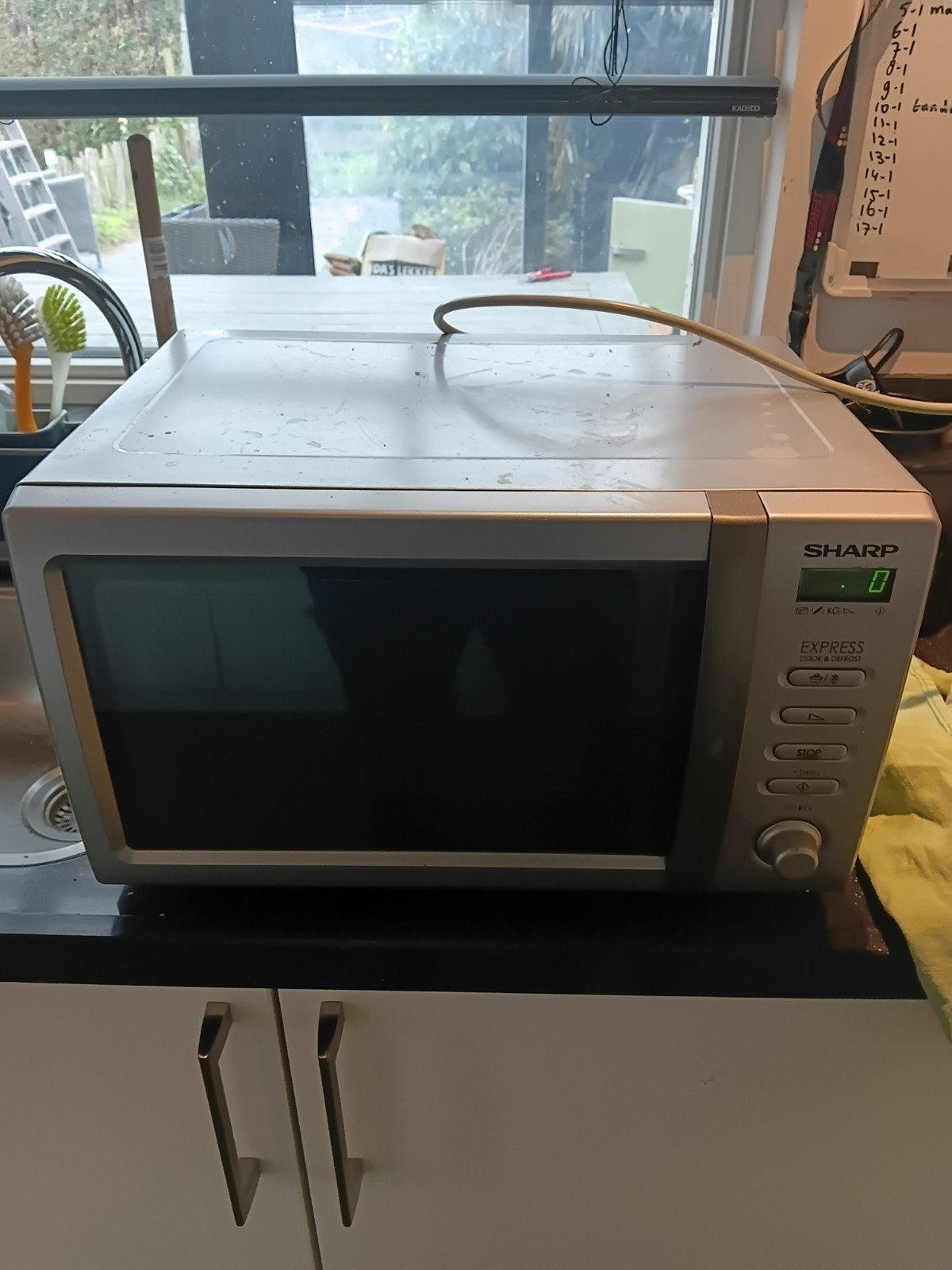 Sharp magnetron - Zo goed als nieuw, Ophalen, Draaiplateau, Magnetron, Zo goed als nieuw
