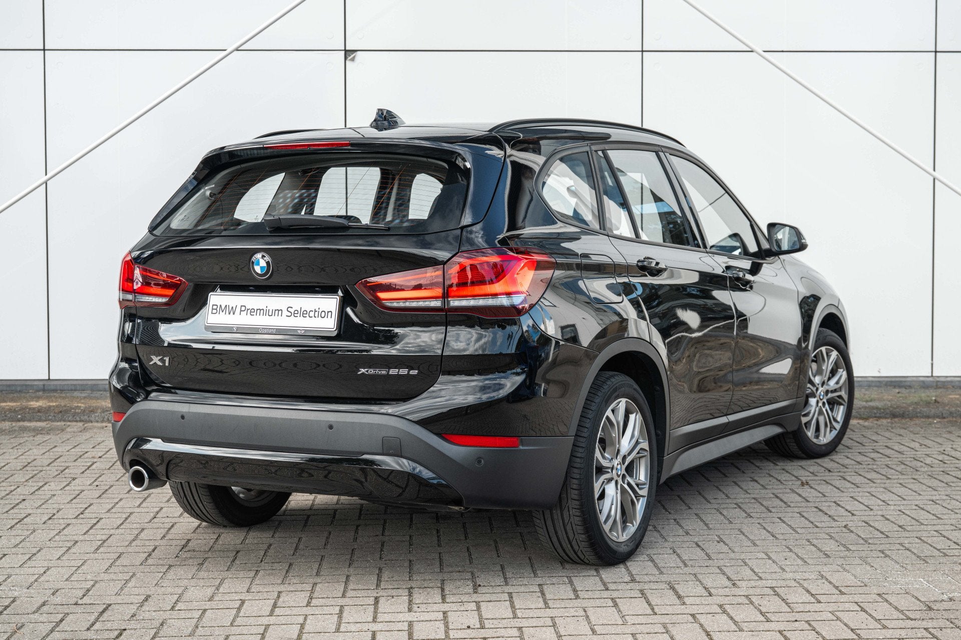 BMW X1 xDrive25e High Executive Automaat / Head-Up / Adaptie, 8 kWh, Gebruikt, Met garantie (alle), Bedrijf