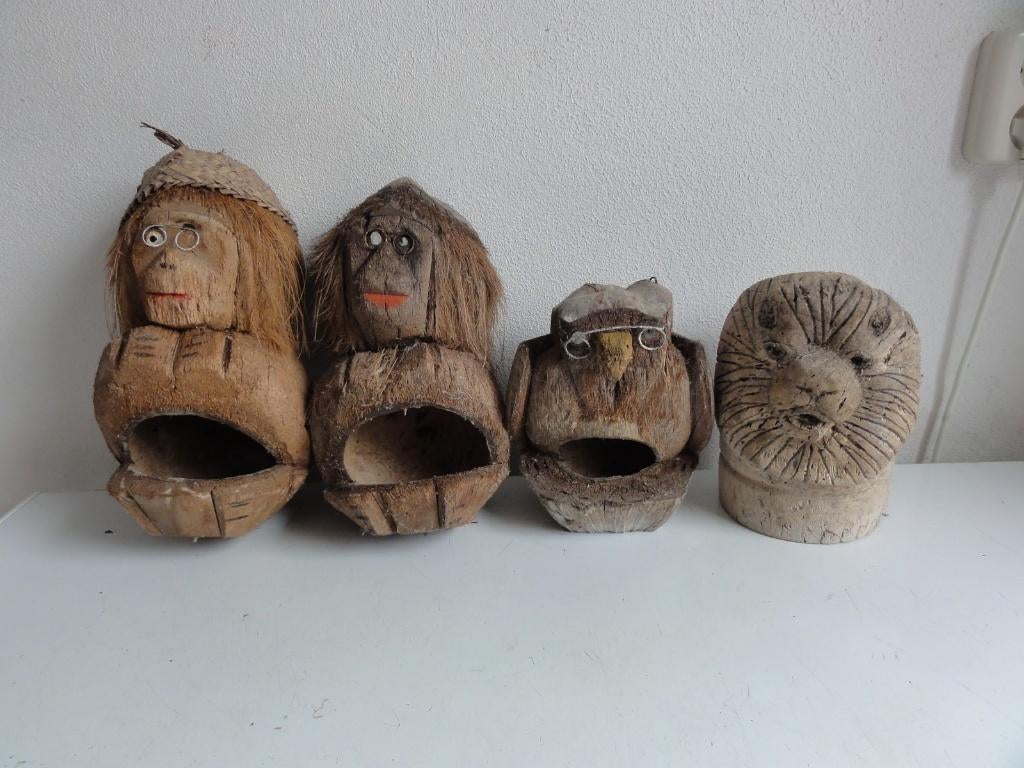 Aapjes, apen gesneden uit kokosnoot en uil en leeuw, Ophalen of Verzenden