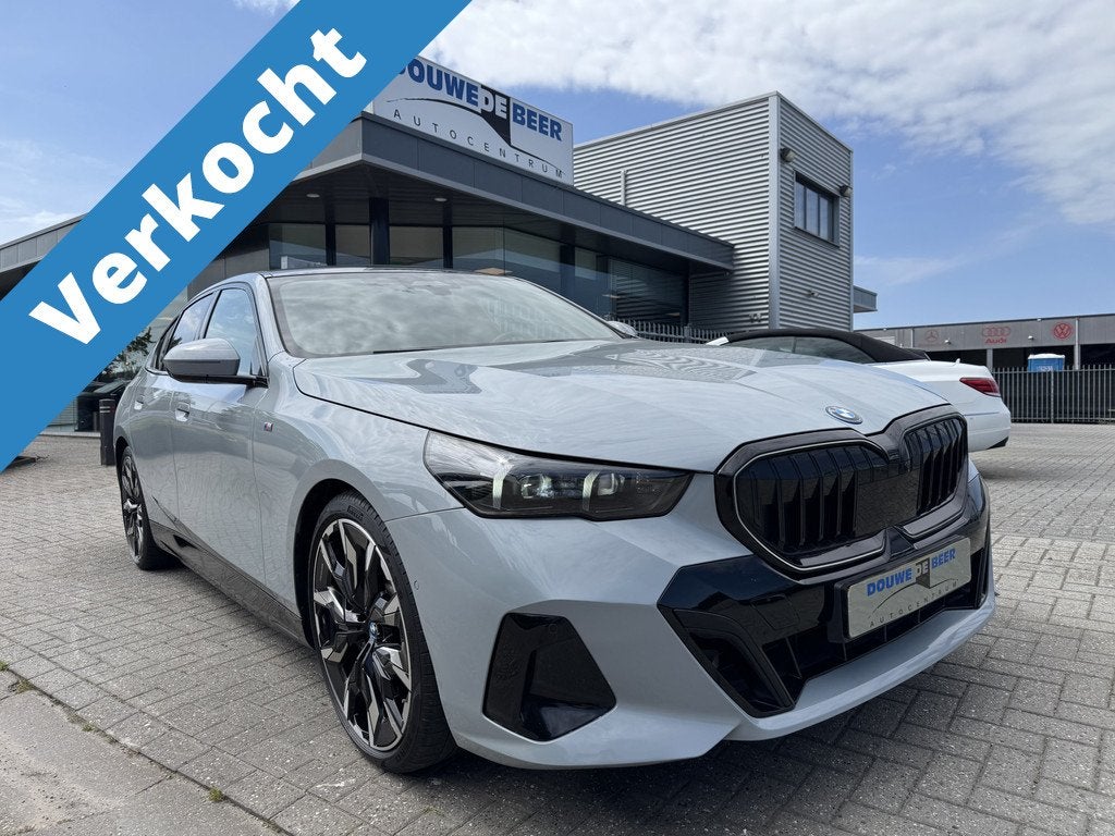 BMW 5 Serie 530e M Sport Pro NEW Model Brooklyn grijs ! pano, Automaat, Achterwielaandrijving, Gebruikt, Zwart