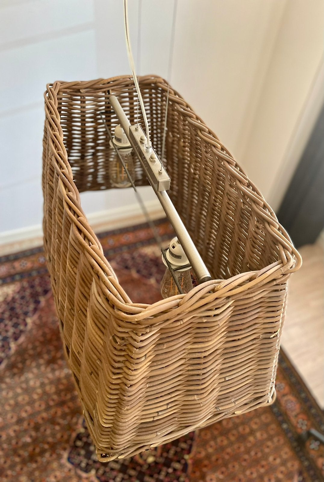 Hanglamp met grote rieten kap, Huis en Inrichting, Lampen | Hanglampen, Ophalen, Gebruikt, Natuurlijk materiaal, E27 (groot)